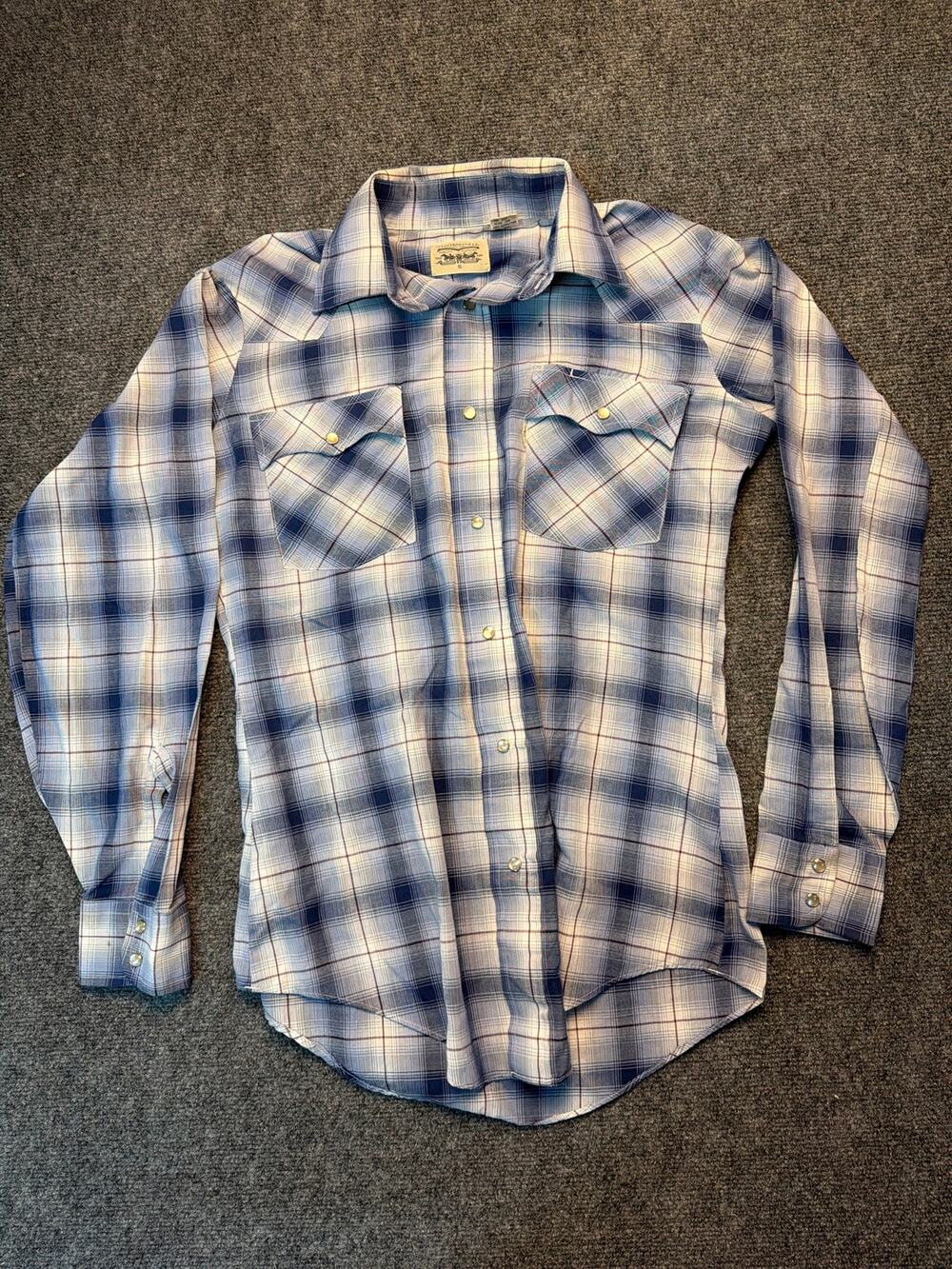 Vintage Levi’s Western / Cowboy Shirt W/ pearl snaps Size Men’s Small